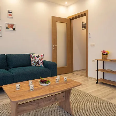 Apartment 2 Bedroom Seaside