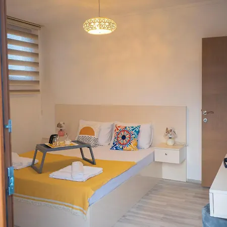 2 Bedroom Seaside Apartment *