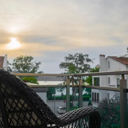 2 Bedroom Seaside Apartment *