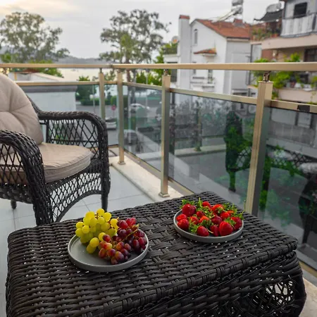 2 Bedroom Seaside Apartment *